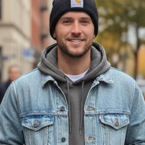 Carhartt Black Beanie with Logo - Picture 7 of 7